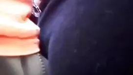 Bitch Luxは彼女のお尻を見せるた ...