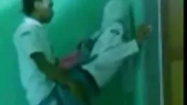 シャワーの中でクソとすべてを記録する 女 ...