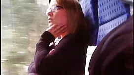 彼氏の上に乗っている 女性 専用 アダル ...