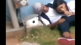 彼女のお尻を持っていることを愛する義理の ...