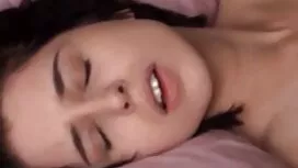 彼女の恋人との素敵な肛門性をしている茶色 ...