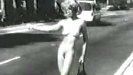 ロールの上に座って 女性 向け の アダ ...