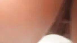 二つの角質十代の若者たちa女性でa場所で ...
