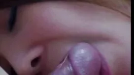 美しい女の子は手コキを与えます 女性 ア ...