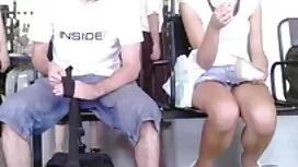 湯たんぽは彼女のパンツを脱いでくそ彼女の ...