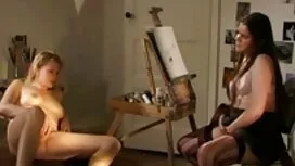 このセクシーなブルネット女優は取って吸っ ...